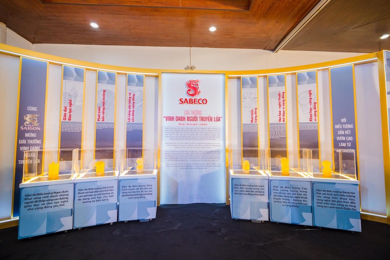 khu-vuc-gioi-thieu-ve-6-linh-vuc-cua-giai-thuong-vinh-danh-nguoi-truyen-lua-trong-chuoi-hoat-dong-cua-chien-dich-1764575911.jpg