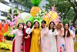 Giới trẻ hào hứng check-in đường hoa xuân Phú Mỹ Hưng