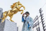 Ngựa vàng cao 5 m hút khách dưới chân cầu Ba Son