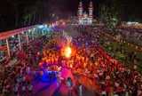 Hàng nghìn người xem rồng phun lửa tại lễ hội năm mới ở Tây Ninh