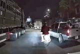 Công an xác minh clip ô tô bán tải nghi cố tình "tạt đầu" chèn ngã người đi xe máy chở trẻ em
