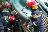 Giải cứu tài xế mắc kẹt trong cabin xe sau tai nạn trên cao tốc ở Đà Nẵng