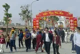 VIDEO: Hàng vạn người dân nô nức đi lễ đền ông Hoàng Mười cầu an đầu năm