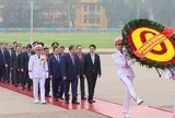 Đại biểu Quốc hội khóa XVI vào Lăng viếng Chủ tịch Hồ Chí Minh trước giờ khai mạc kỳ họp thứ nhất