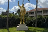 Tượng vàng hình ông Donald Trump xuất hiện trên sân golf