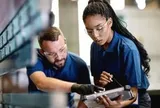 Cơn sốt việc làm 2026: Top những nghề nghiệp "hái ra tiền" mà AI không bao giờ thay thế được