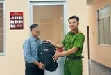 Người đàn ông ở Tây Ninh nhặt được balô chứa nhiều vàng, tiền