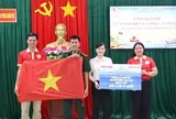 Trao cờ Tổ quốc cho chiến sĩ và người dân khu vực biên giới ở Cà Mau