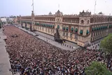Cảnh tượng nghìn nghịt người 'không lối thoát' ở Mexico
