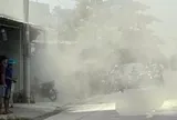 Người đàn ông đổ xăng tự thiêu giữa đường