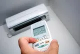 Nút “On” và “Auto” trên điều khiển điều hòa sử dụng thế nào để tiết kiệm tiền điện