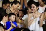 Chu Thanh Huyền có hành động khó hiểu trên sóng truyền hình khi Quang Hải đang trả lời phỏng vấn