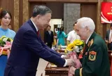 Tổng Bí thư, Chủ tịch nước Tô Lâm dự Lễ trao tặng Huy hiệu 80 năm, 75 năm, 70 năm tuổi đảng