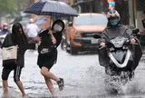 Thời tiết miền Bắc thay đổi đột ngột từ chiều tối nay: Mưa to, dông lốc xuất hiện sau đợt nắng nóng kéo dài