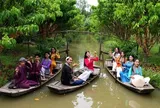 Miệt vườn hút khách dịp hè