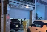 Lái xe ôtô tông trúng hai 2 người trên vỉa hè rồi rời khỏi hiện trường