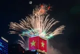 Pháo hoa rực sáng bầu trời TP.HCM mừng 50 năm thành phố mang tên Bác