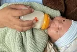 Bé trai 1 tháng tuổi bị bỏ rơi bên đường kèm bức thư ghi 'hoàn cảnh khó khăn' của người mẹ
