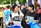 Hàng ngàn thí sinh, phụ huynh đổ về ngày hội chọn nguyện vọng đại học 2026