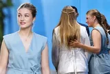 Công chúa Leonor diện bộ suit mùa hè giá hơn 2 triệu đồng, đi giày của em gái để ủng hộ Infanta Sofia trong cột mốc Hoàng gia đặc biệt