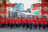 Hàng nghìn người sôi nổi tham gia “Cùng Việt Nam tiến bước”