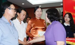 TPHCM dành hơn 1 tỉ đồng tặng quà Tết cho bí thư chi bộ cơ sở