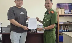 Bất ngờ nhận 1.298.000.000 đồng từ tài khoản lạ, thanh niên TP.HCM lập tức trình báo công an