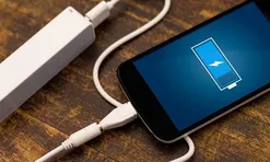 Thói quen sạc điện thoại qua đêm tưởng vô hại, nhưng đang “giết dần” pin của bạn