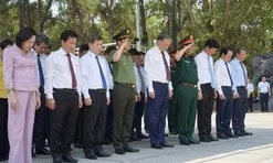 Tổng Bí thư, Chủ tịch nước Tô Lâm dâng hương, tri ân các anh hùng liệt sĩ tại Quảng Trị