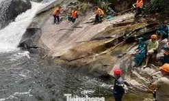 Nữ du khách mất tích sau khi trượt chân ngã xuống suối ở Lào Cai