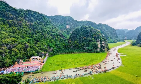 Ninh Bình mở màn du lịch trên sân khấu thực cảnh
