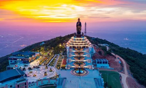 Tây Ninh những ngày rộn ràng đón khách