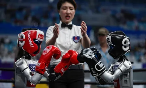 Đấm đá loạn xạ, chạy ngã cả vào nhau - Hành trình "thống trị loài người" của robot Trung Quốc còn xa lắm