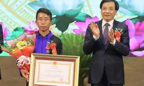 Trưởng bản cứu 90 người dân thoát lũ quét nhận Huân chương Lao động hạng Nhất