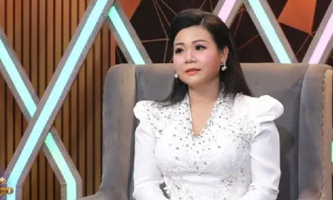 Nữ ca sĩ Bolero vừa tốt nghiệp cử nhân luật nói lý do ngày càng ít show