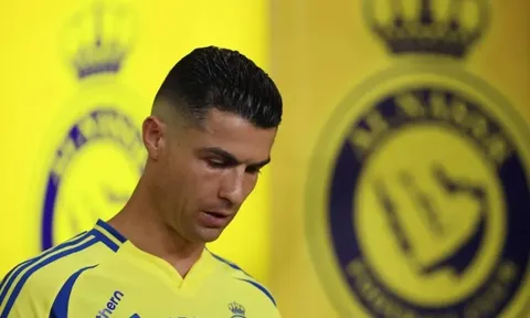 Cristiano Ronaldo và cuộc nổi loạn giữa sa mạc vàng