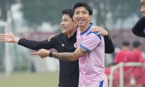 Khoảnh khắc đặc biệt của Đình Bắc và Đoàn Văn Hậu