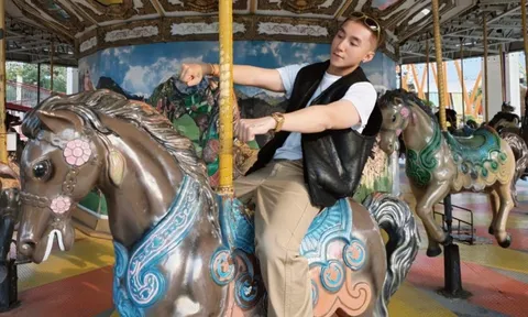 Sơn Tùng M-TP đi công viên ở Thái Lan