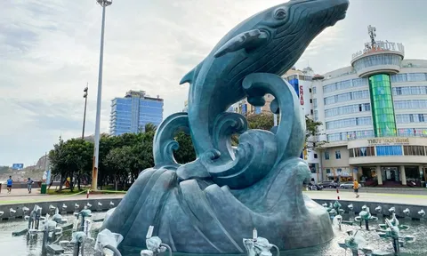 Nghệ nhân kể 2,5 tháng làm tượng cá Ông nặng 40 tấn ở Vũng Tàu