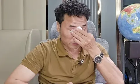 Nam ca sĩ có khối u, bật khóc khi nghe bác sĩ đọc kết quả sinh thiết