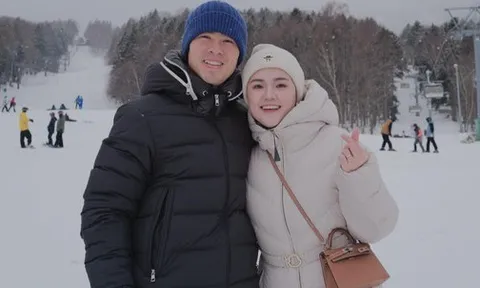 Quỳnh Anh - vợ Duy Mạnh bị móc túi