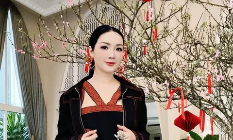 Hoa hậu "34 năm không có người kế vị" trang hoàng biệt thự 1.000m2 đón tết Bính Ngọ