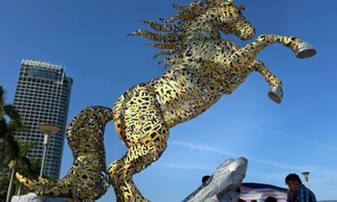 Mãn nhãn linh vật ngựa sắt ghép 94 địa danh ở Đà Nẵng