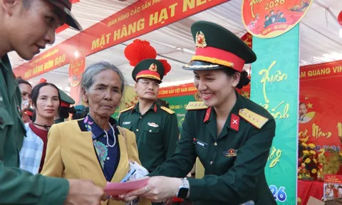 Chợ Xuân 0 đồng và bữa cơm tất niên ấm tình quân – dân