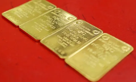 Thủ tướng yêu cầu sớm có giải pháp huy động ngoại tệ và vàng miếng trong dân