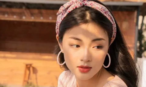 "Nàng thơ" Vbiz bất ngờ được bạn trai cầu hôn sau 2 năm yêu kín tiếng