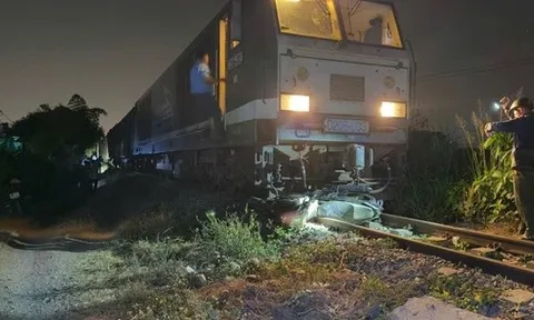 Băng qua đường sắt trong đêm, người điều khiển xe máy bị tàu hàng tông tử vong
