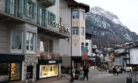 Thị trấn toàn khách thượng lưu nơi đăng cai Olympic 2026