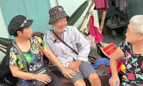 Nam nghệ sĩ chuyển giới 80 tuổi: Đi bán vé số gặp cướp, bị chó cắn, phải cầm cố điện thoại