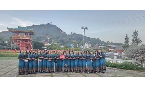 Mùng 1 Tết, “biển người” đổ về Miếu Bà Chúa Xứ núi Sam